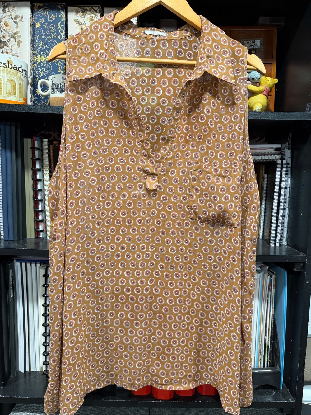Pleione Sleeveless Collared Blouse in Rust with White & Pink Dots